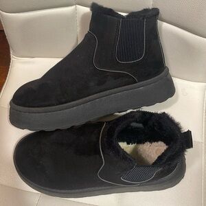 🎿🎿🎿BOGOHO🎿🎿🎿Sherpa Lined Black Suede Booties